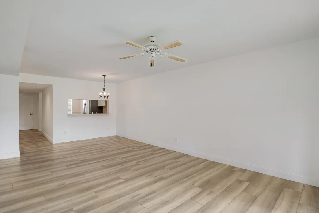 Photo of Unit F at 901 Pinecrest Circle