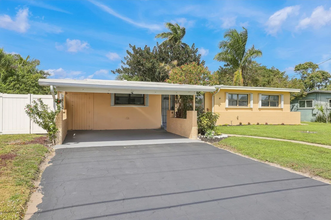 Photo of 220 Greenbrier Drive