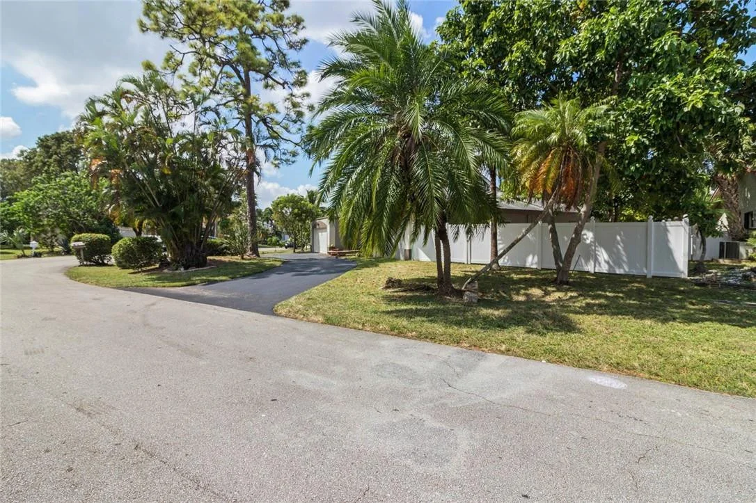 Photo of 8067 Buttonwood Creek