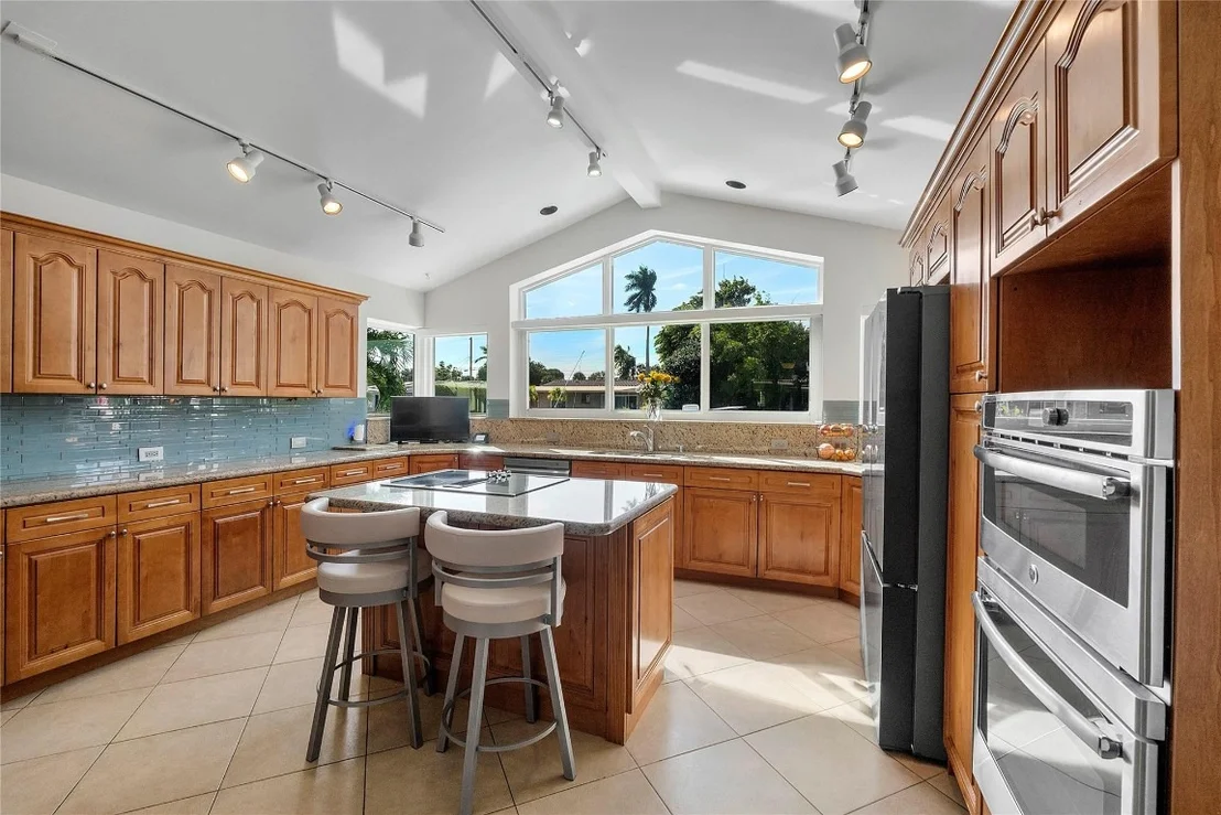 Photo of 731 SE 4th Avenue