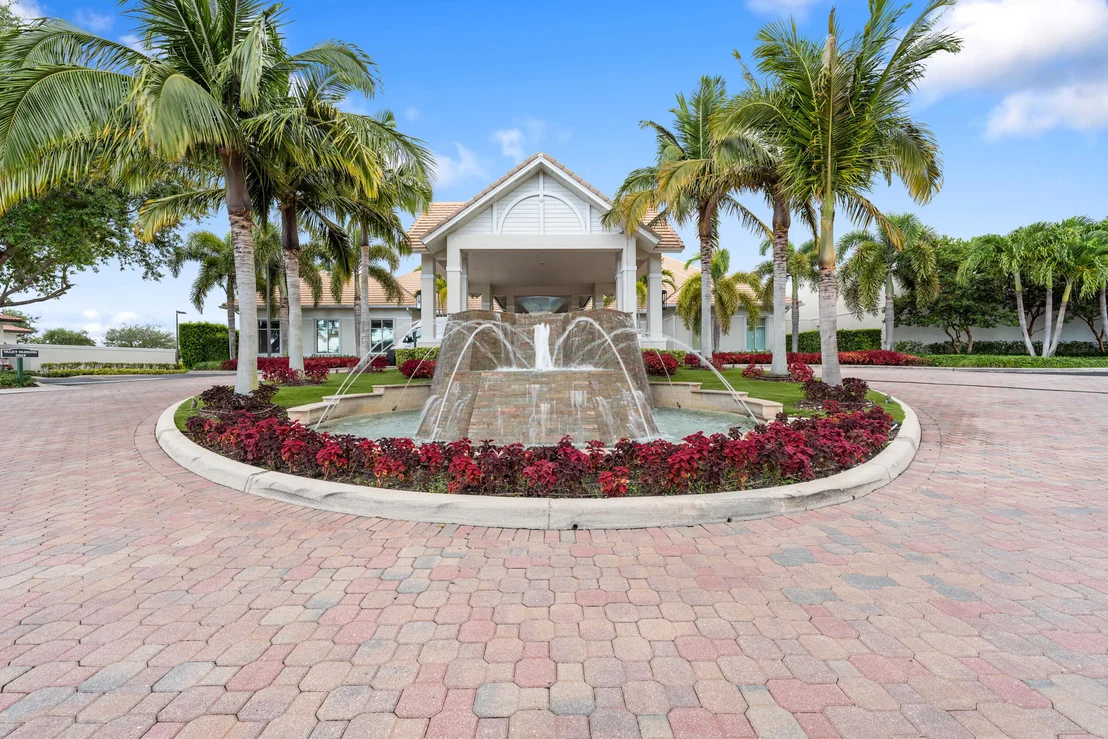 Photo of 7219 Le Chalet Boulevard