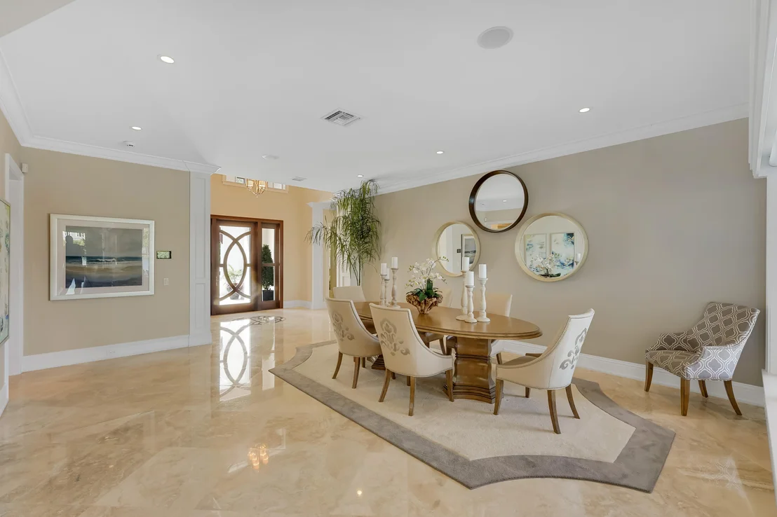 Photo of 975 Banyan Drive