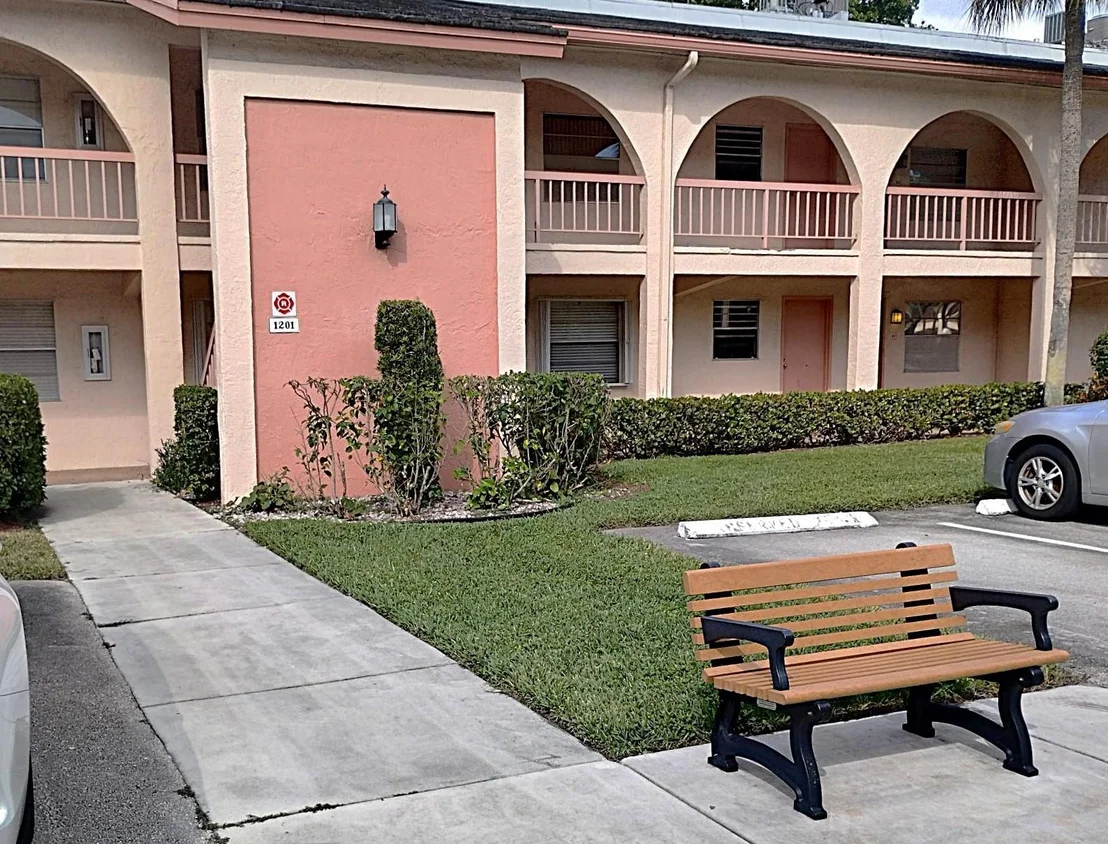 Photo of Unit E2 at 1201 Bahama Bend