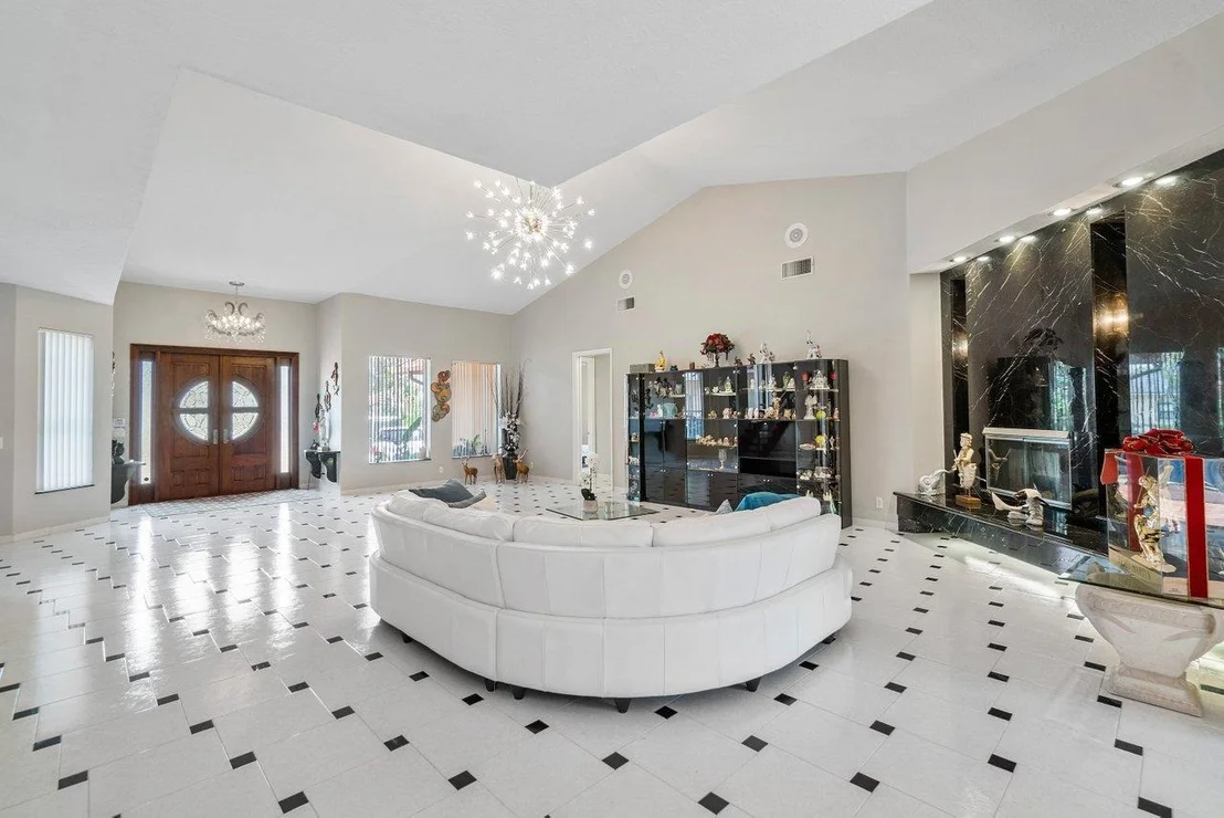 Photo of 648 Riviera Drive