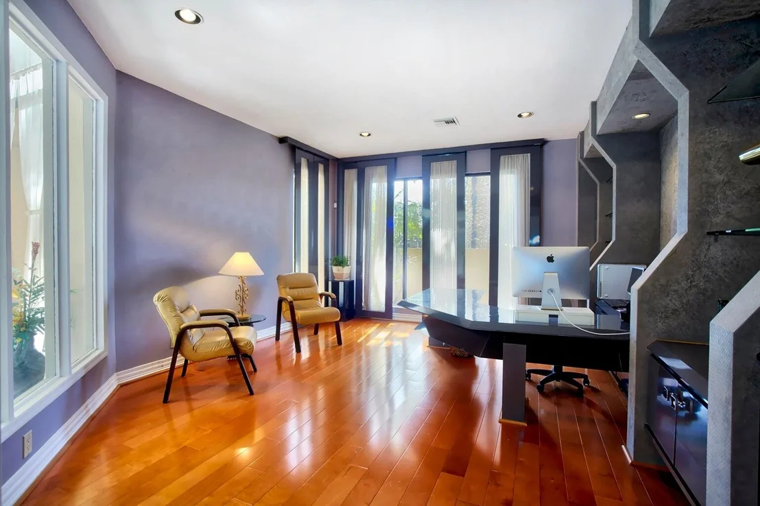 Photo of 21125 Hamlin Drive