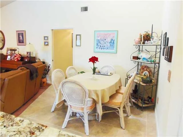 Photo of 718 Juniper Place