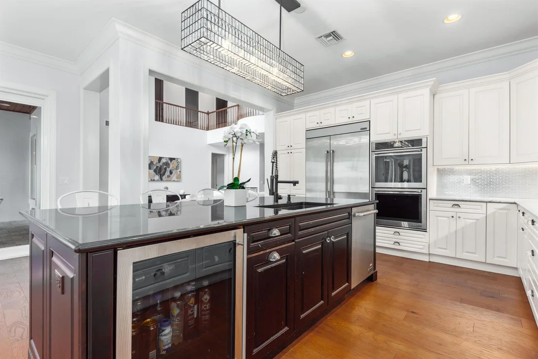 Photo of 202 E Riverside Drive