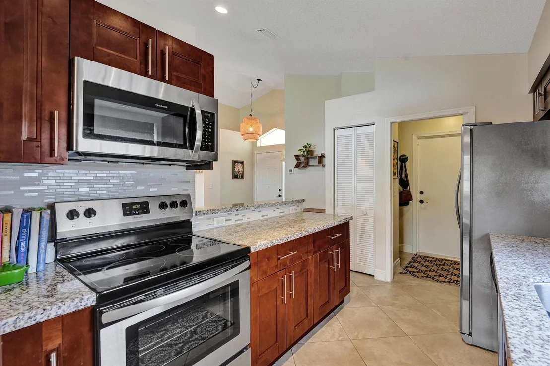 Photo of 6067 Hollywood Street