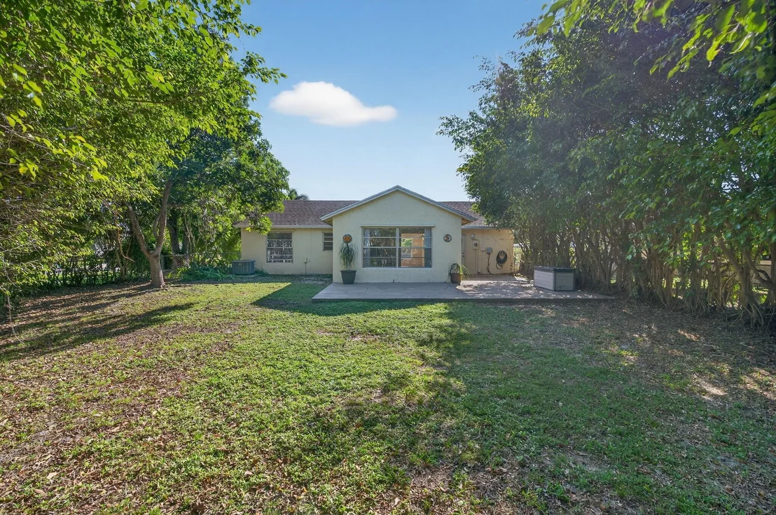 Photo of 130 Lakeside Circle