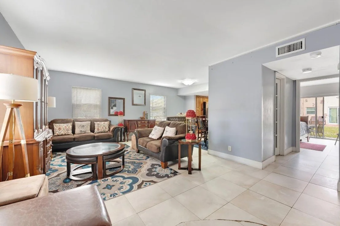 Photo of Unit D7 at 3058 Riverside Drive
