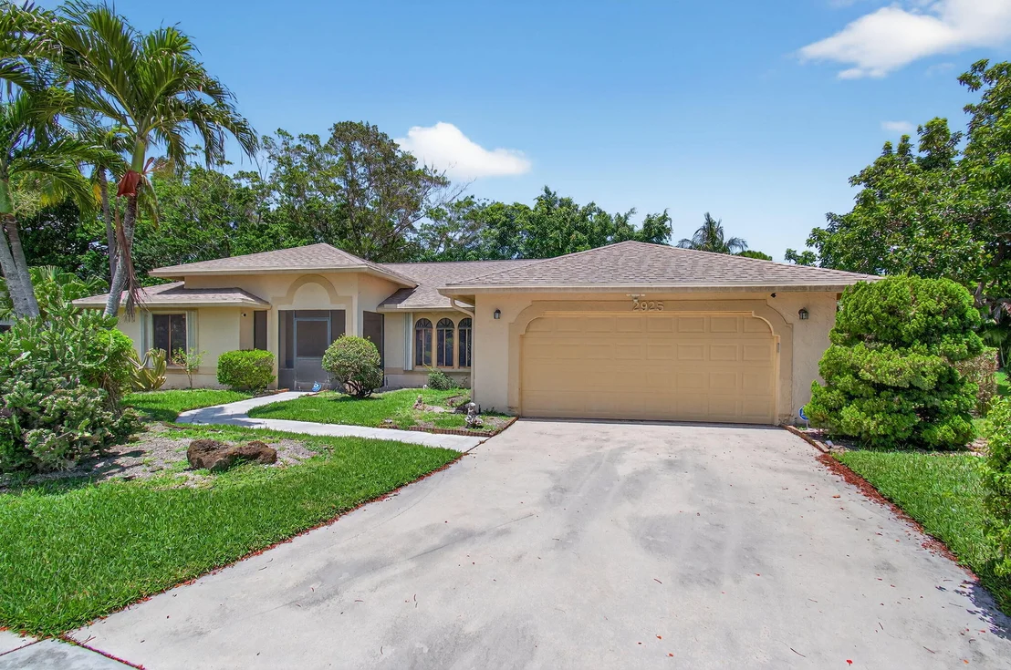 Photo of 2925 Riviera Drive