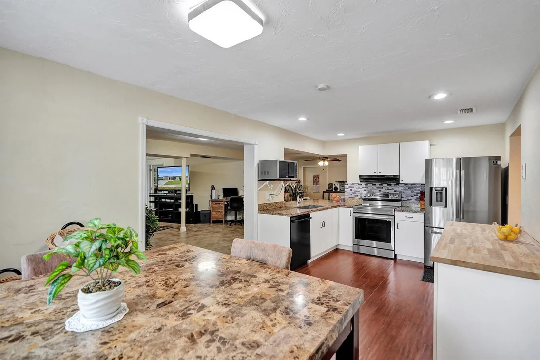 Photo of 802 NW 69th Terrace