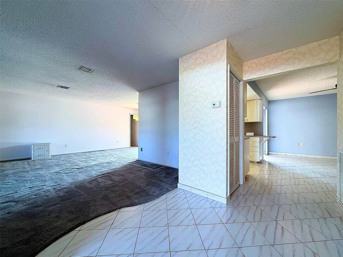 Photo of 2880 NE 45th Street