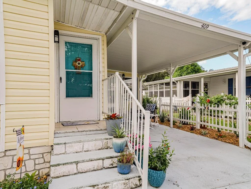 Photo of 409 Avocado Drive