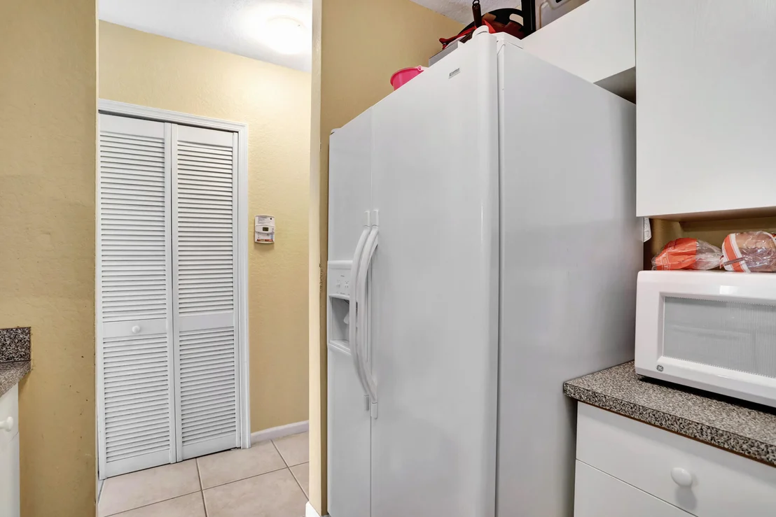 Photo of Unit 301 at 2901 Riverside Drive