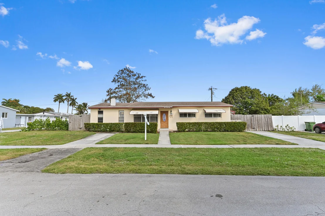 Photo of 144 Cayman Drive