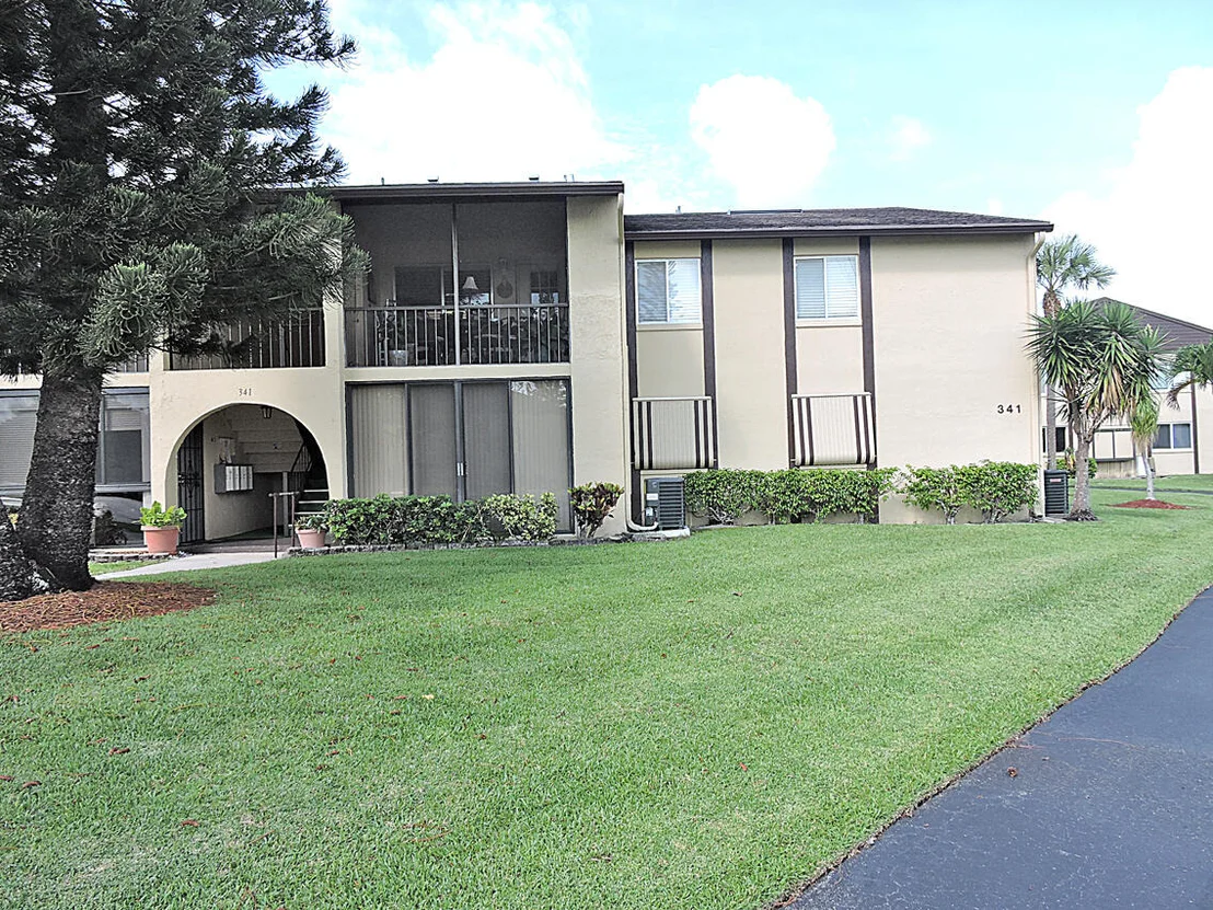 Photo of Unit D1 at 341 Pine Ridge Circle