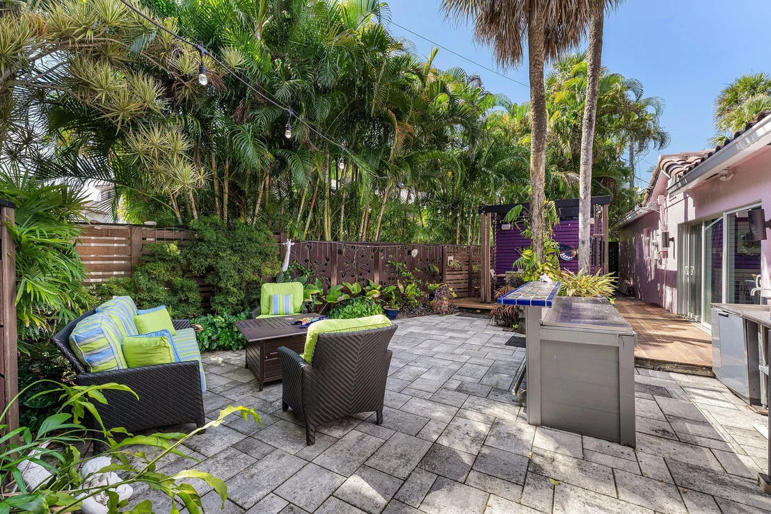 Photo of 742 PARK Drive W