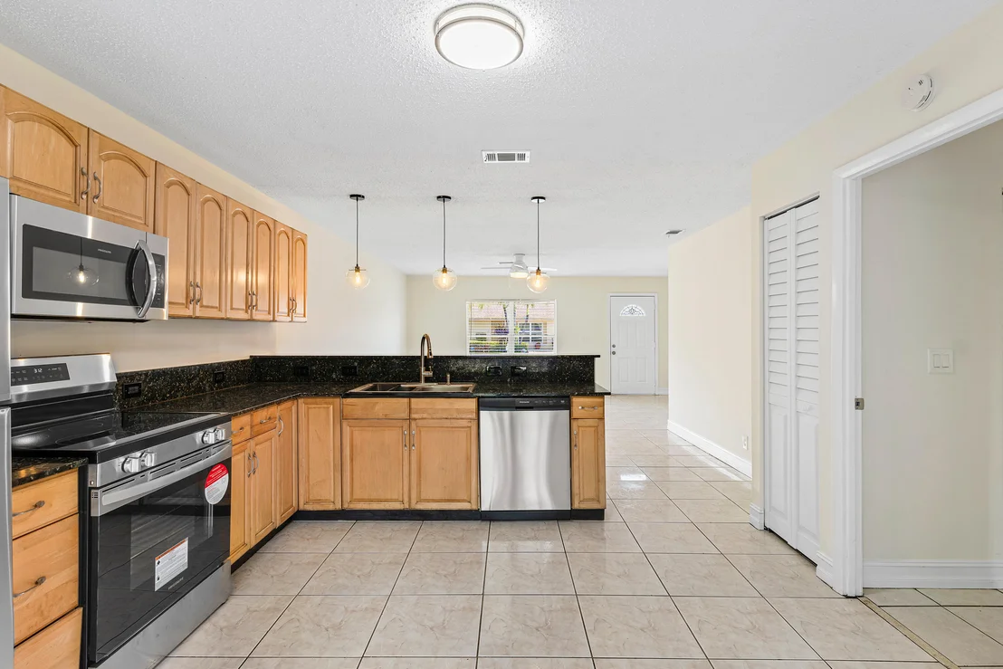 Photo of 5921 Ithaca Circle W