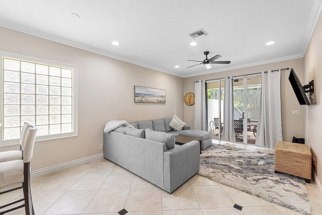 Photo of Unit 310 at 310 VENICE Boulevard