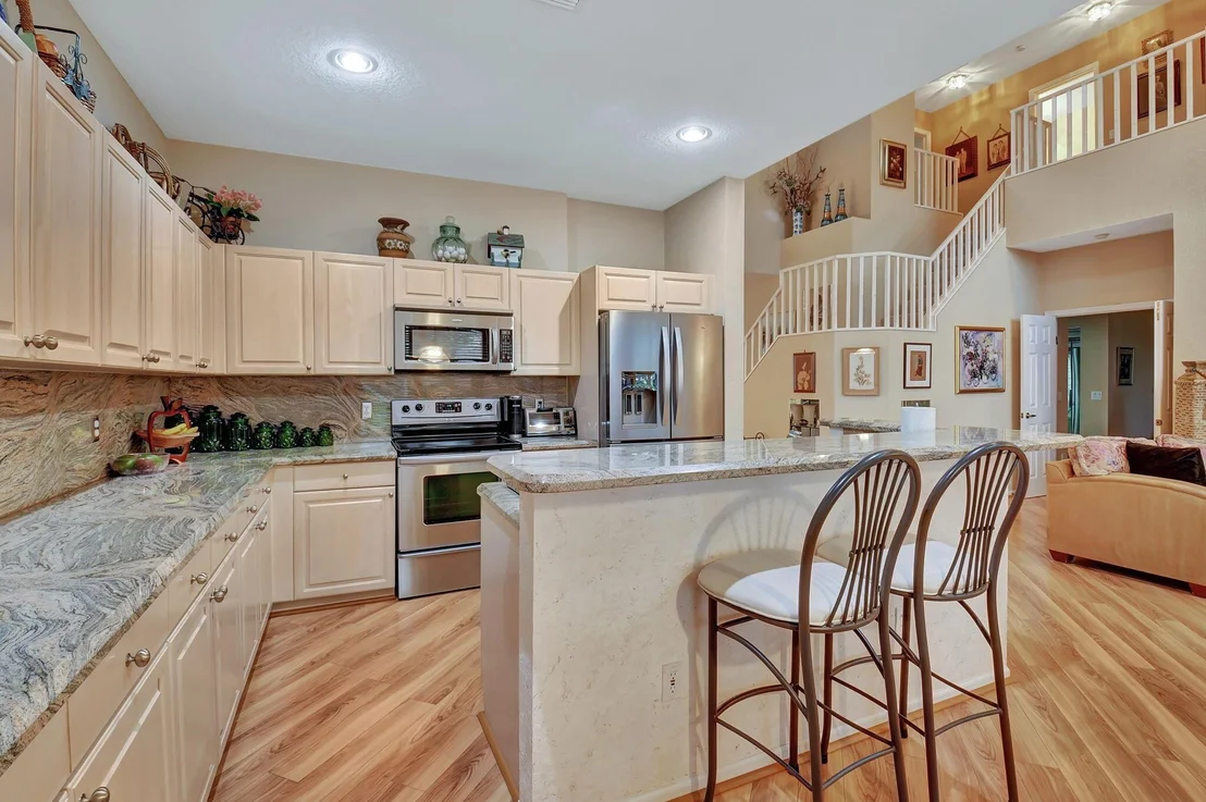 Photo of 7559 Charing Cross Lane
