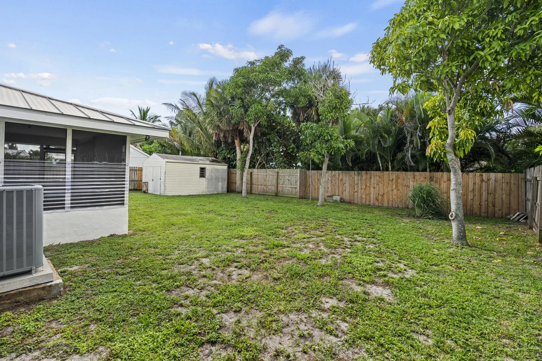 Photo of 1915 Eucalyptus Avenue