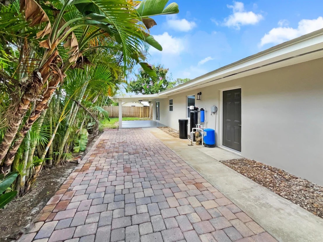 Photo of 1040 NW 16th Street