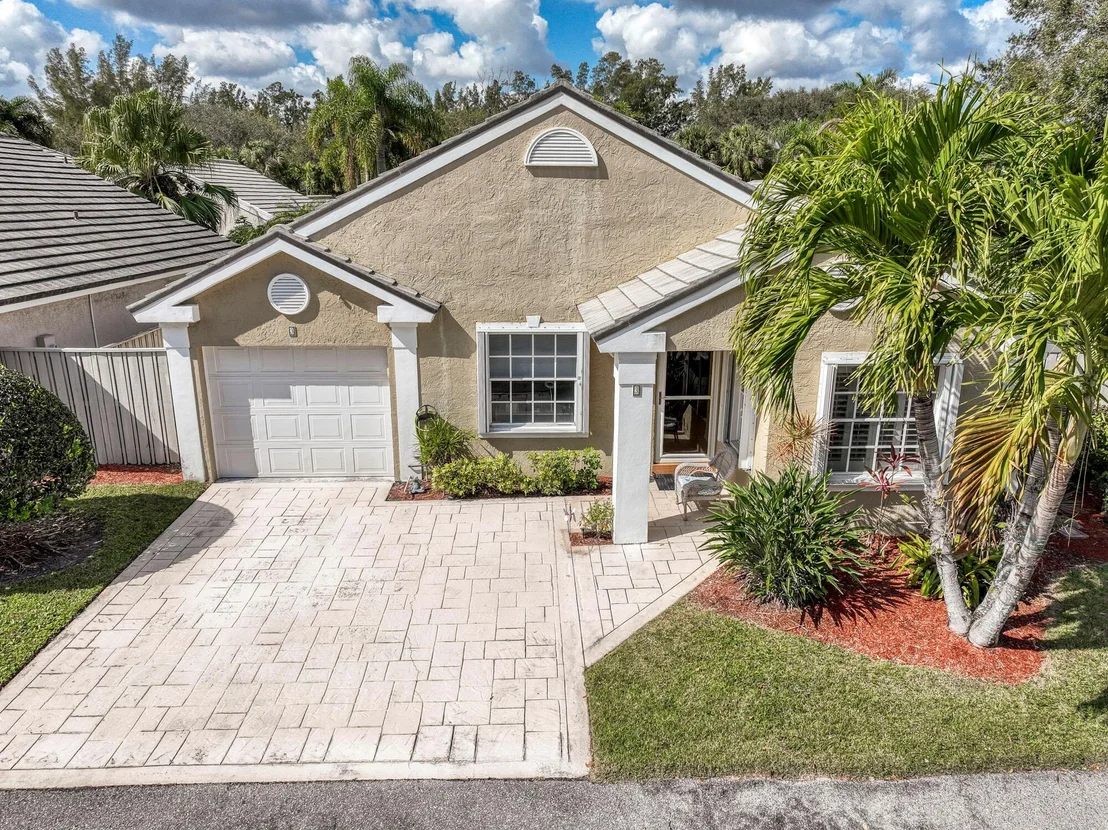 Photo of 3 Commanders Drive