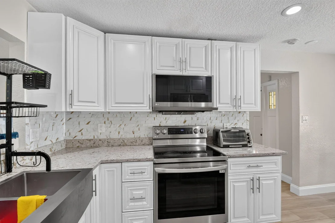 Photo of 7099 PINE MANOR Drive