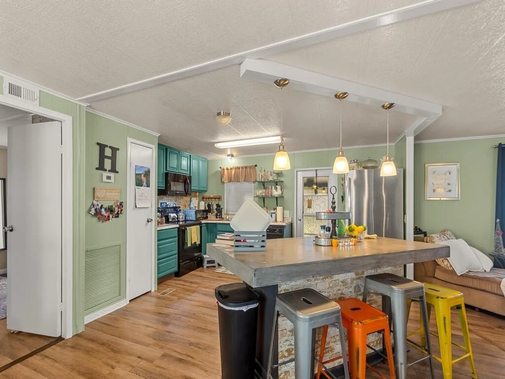 Photo of 385 NE Jade Circle