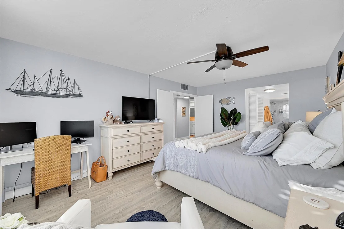Photo of Unit 4607 at 1 Harbourside Drive
