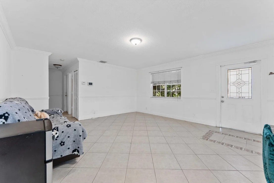 Photo of 2831 N Seacrest Boulevard