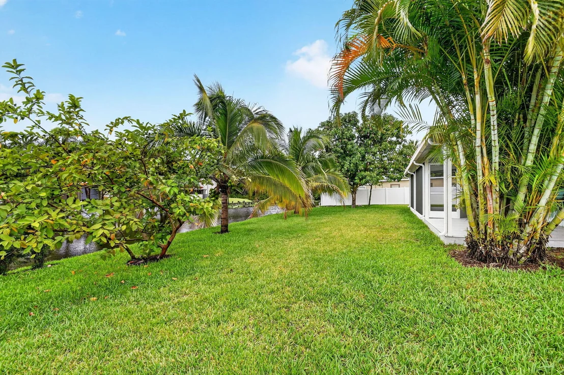 Photo of 2277 Summit Boulevard