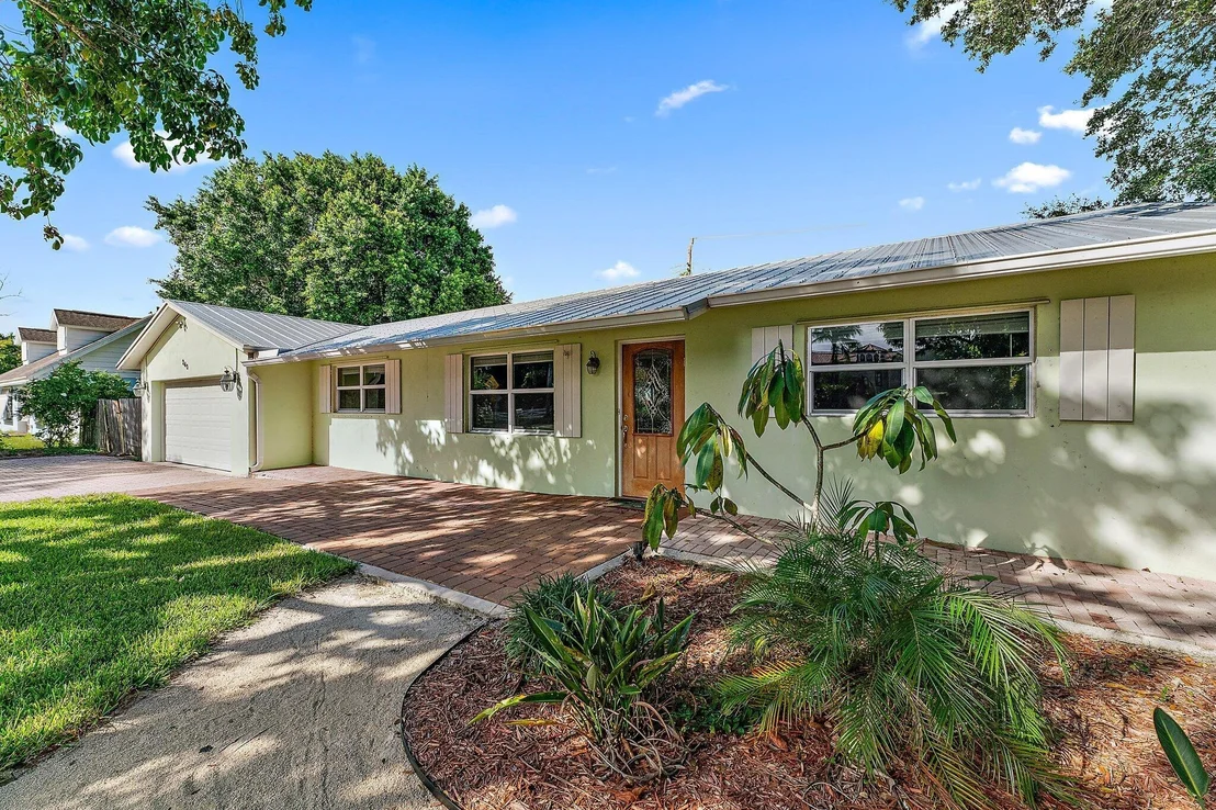 Photo of 243 W Riverside Drive