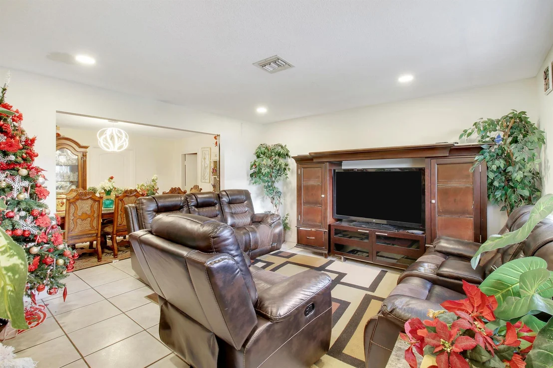 Photo of 611 Angler Drive