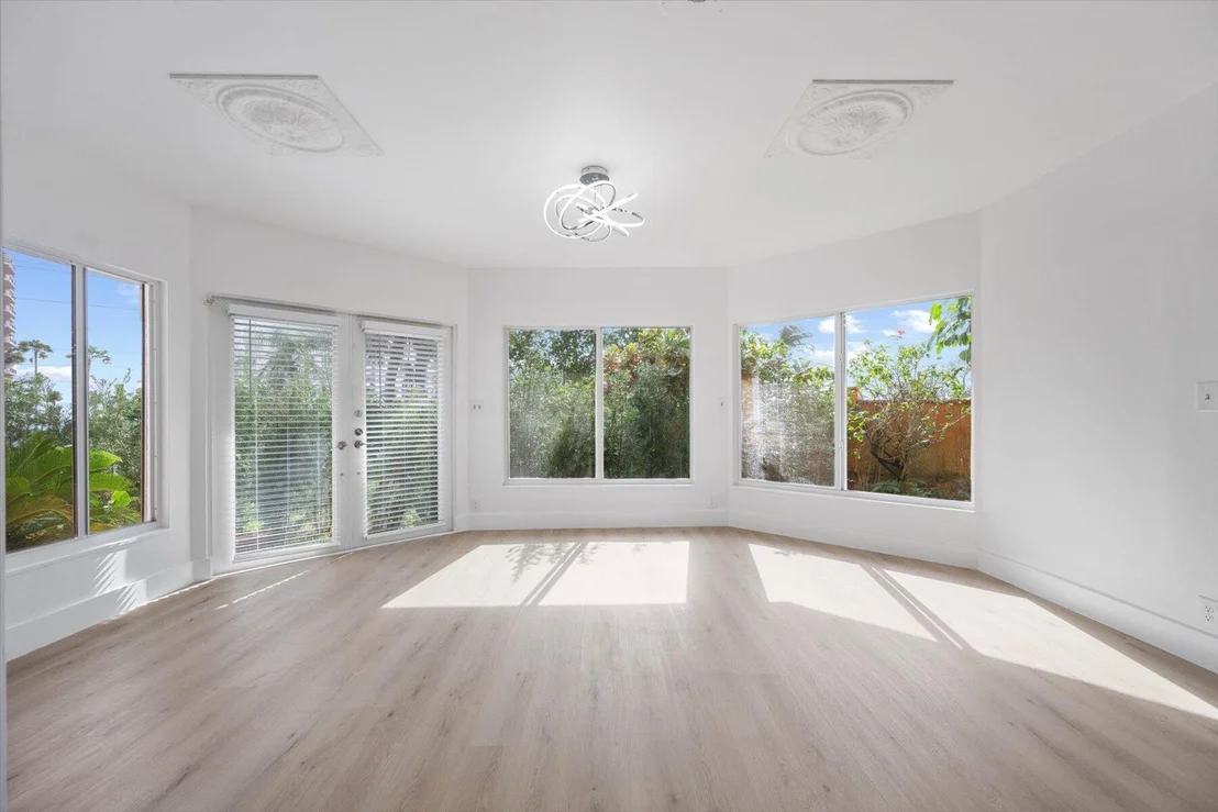 Photo of 390 Neptune Road