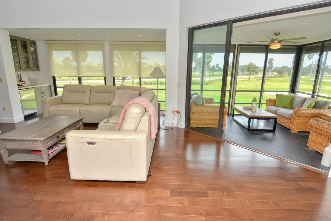 Photo of 318 NE Golfview Circle