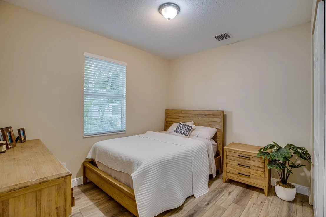 Photo of 4247 DIAMOND Square