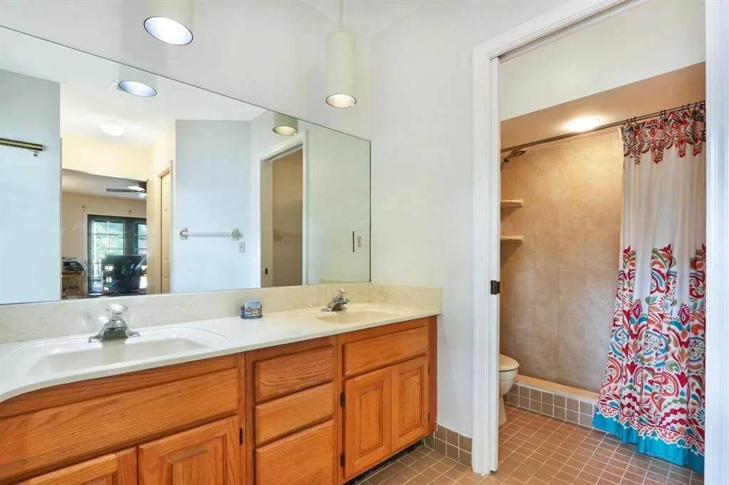 Photo of 18618 Lake Bend Drive