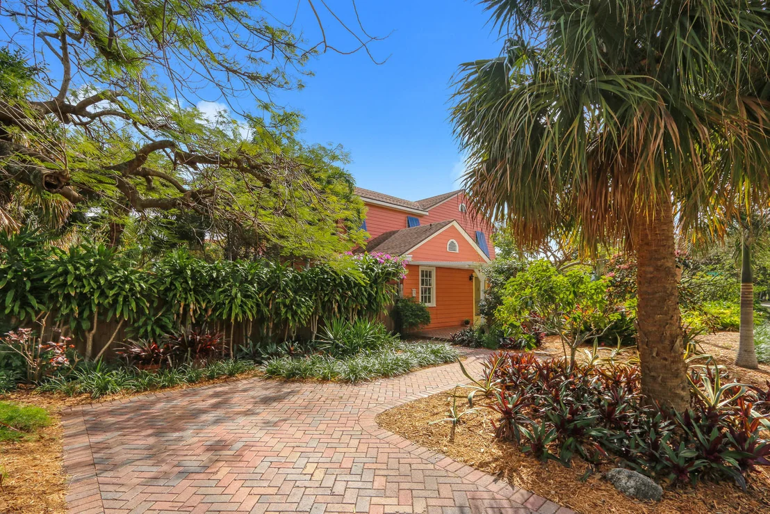 Photo of 243 Pershing Way