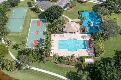 Photo of 921 Crestview Circle