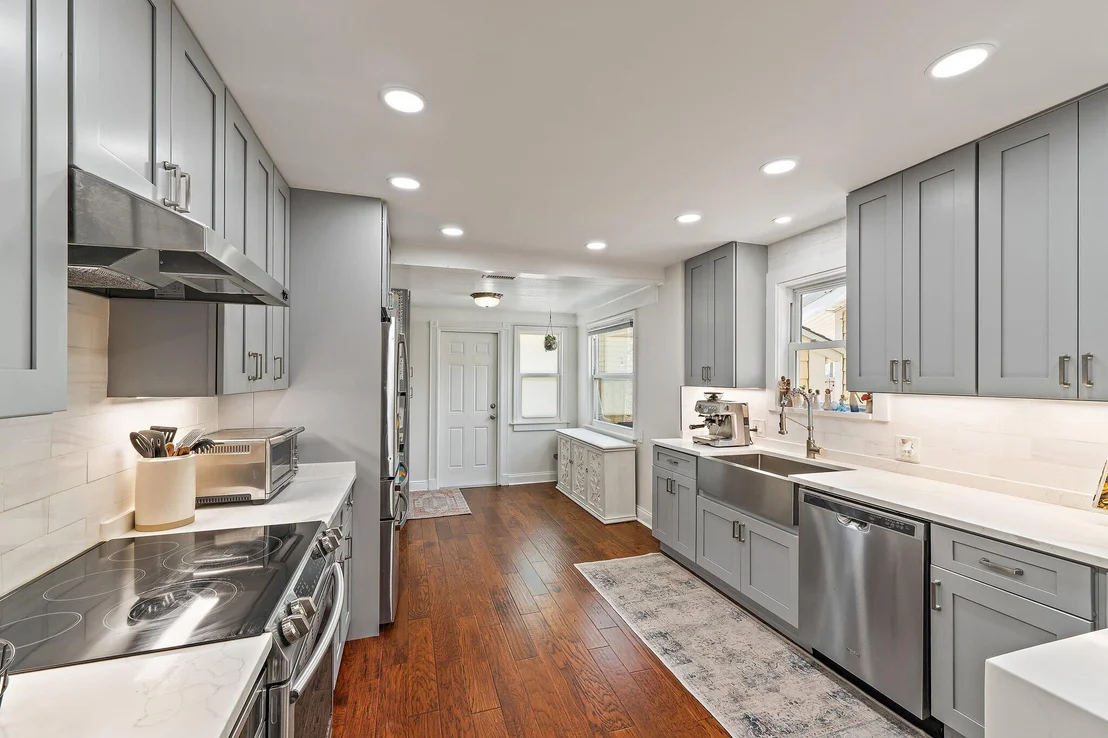 Photo of 715 Warren Drive