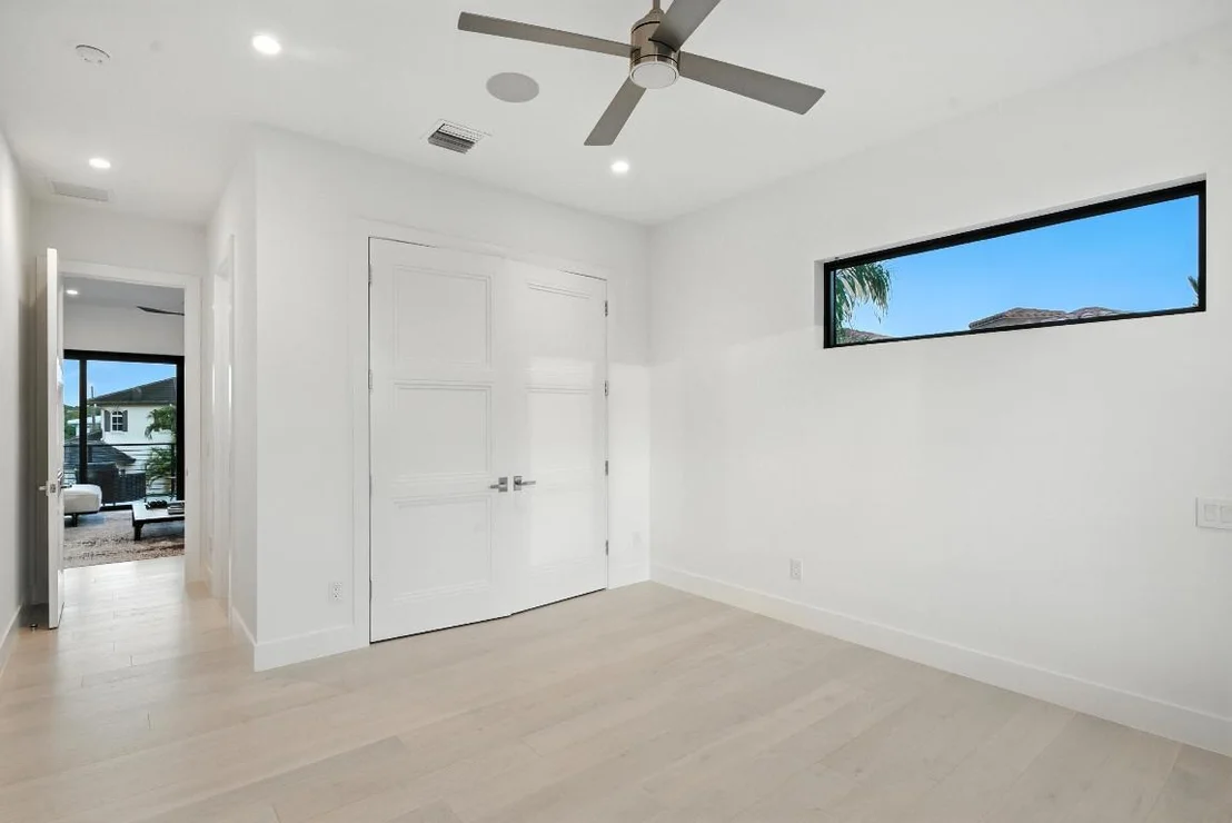 Photo of 700 NE 29th Place