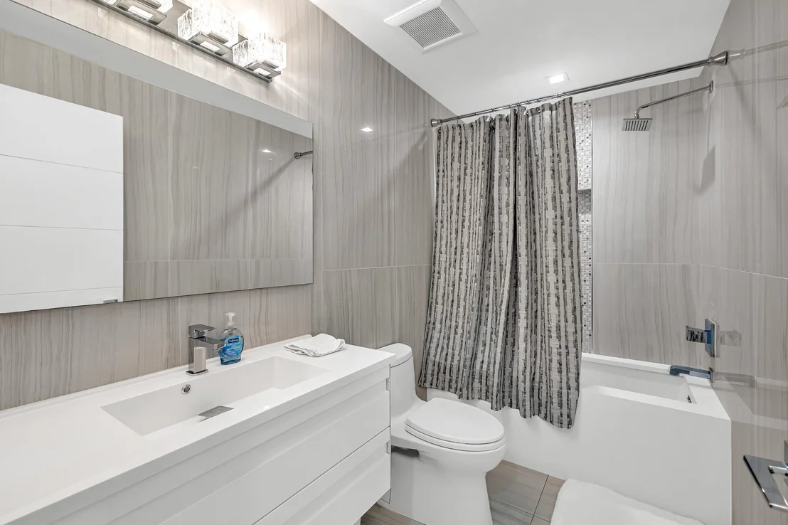 Photo of 4921 NE 28TH Avenue