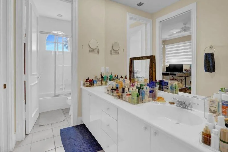 Photo of 4035 Avalon Pointe Drive