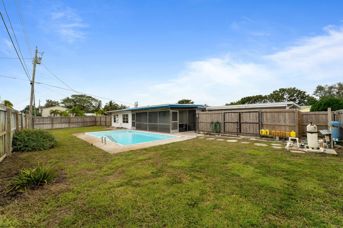 Photo of 1121 NW 15th Terrace