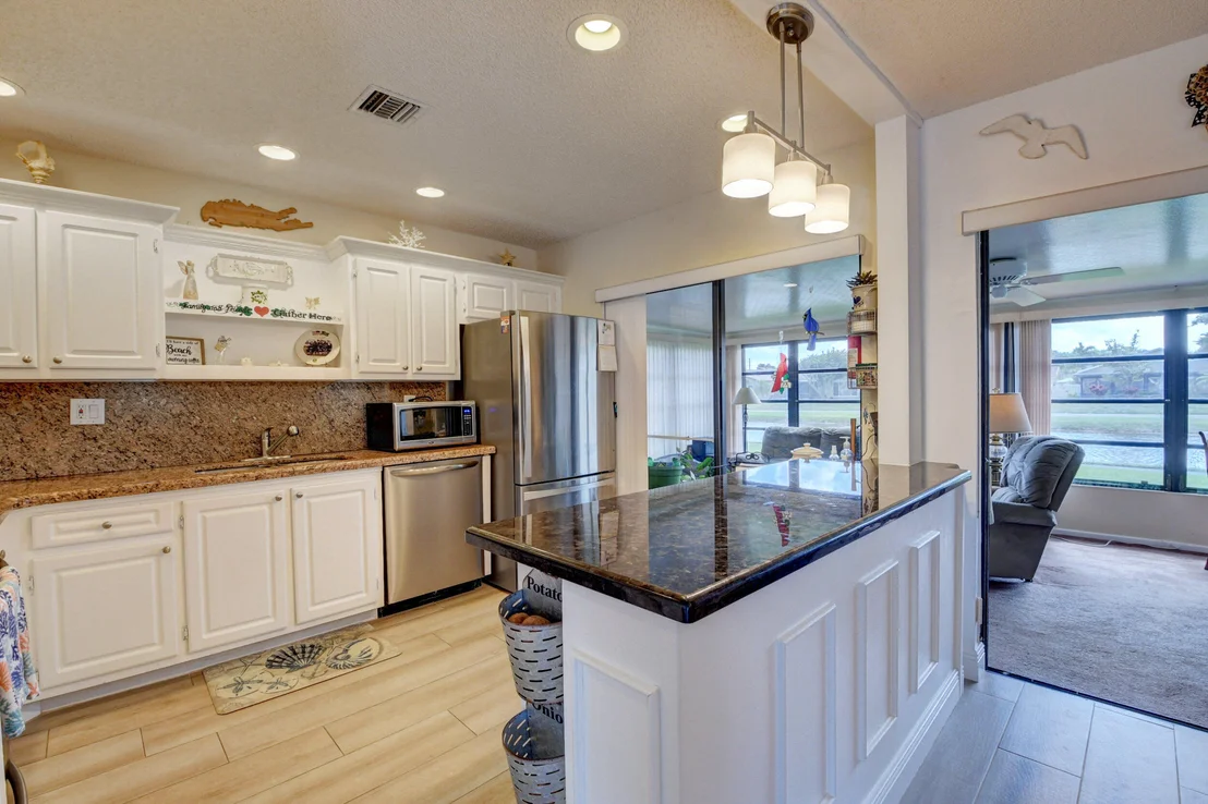 Photo of 5102 Mirror Lakes Boulevard