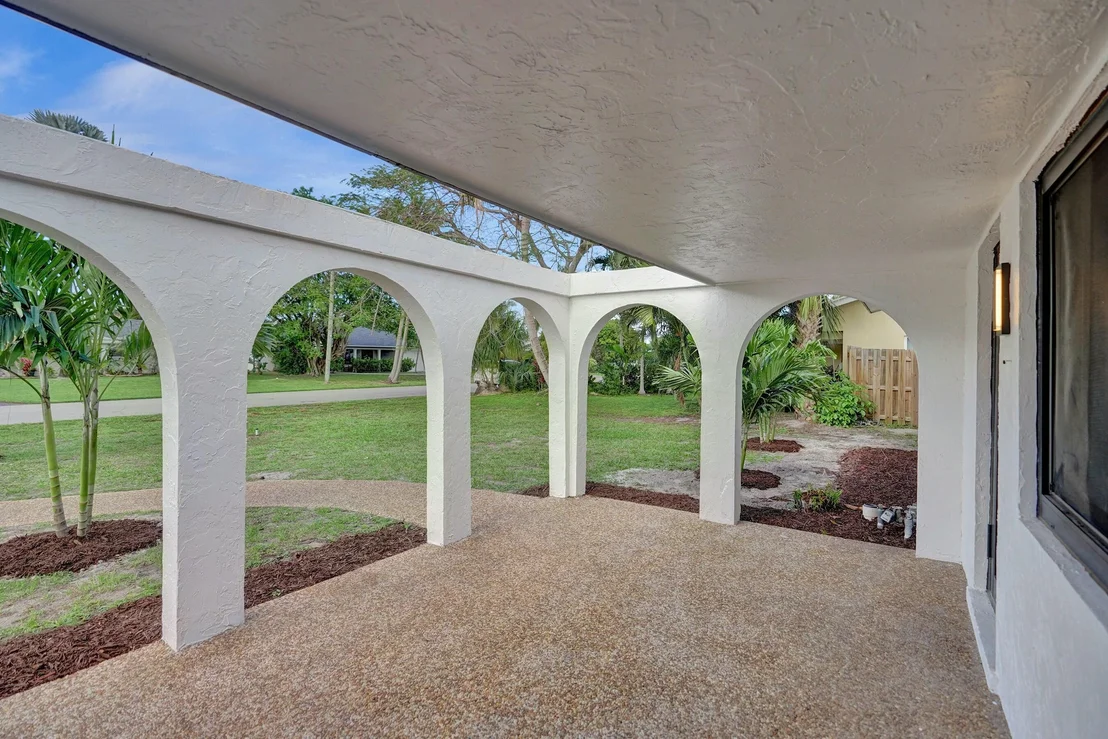 Photo of 728 Heron Drive