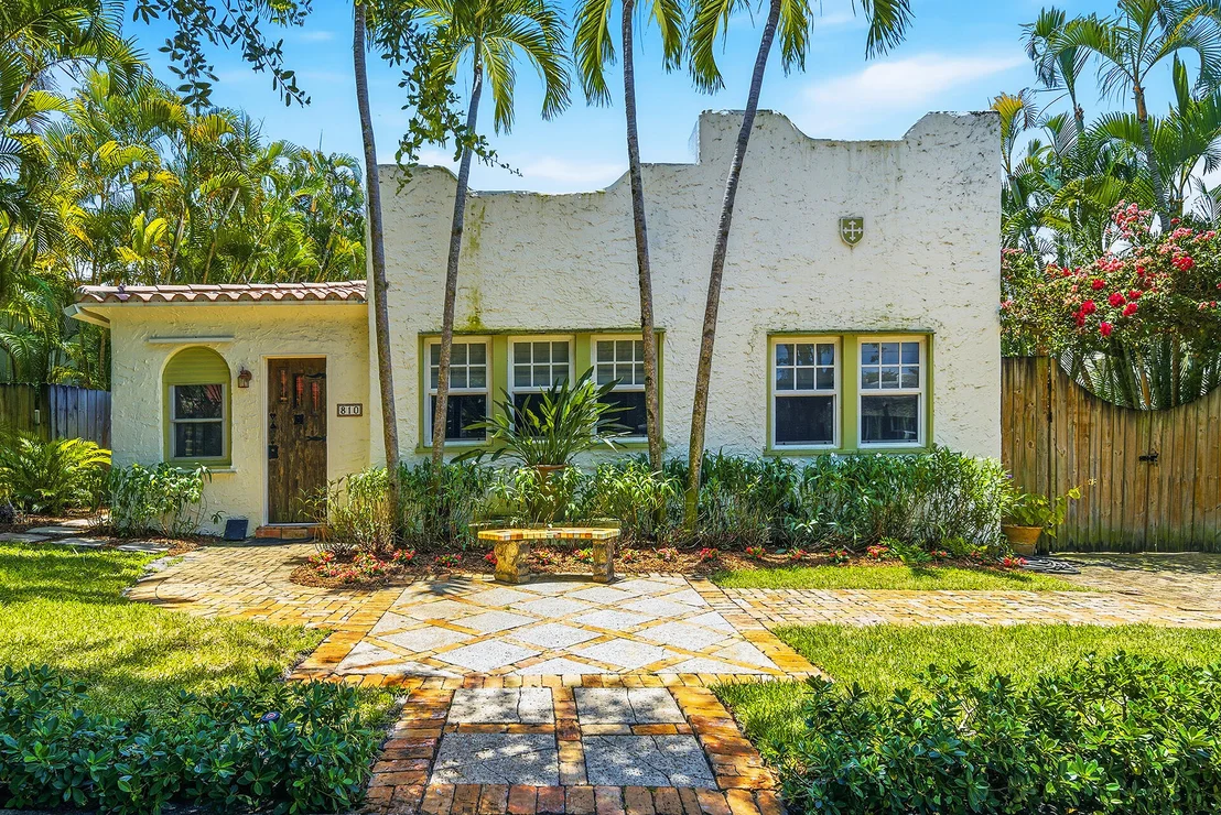 Photo of 810 Avon Road