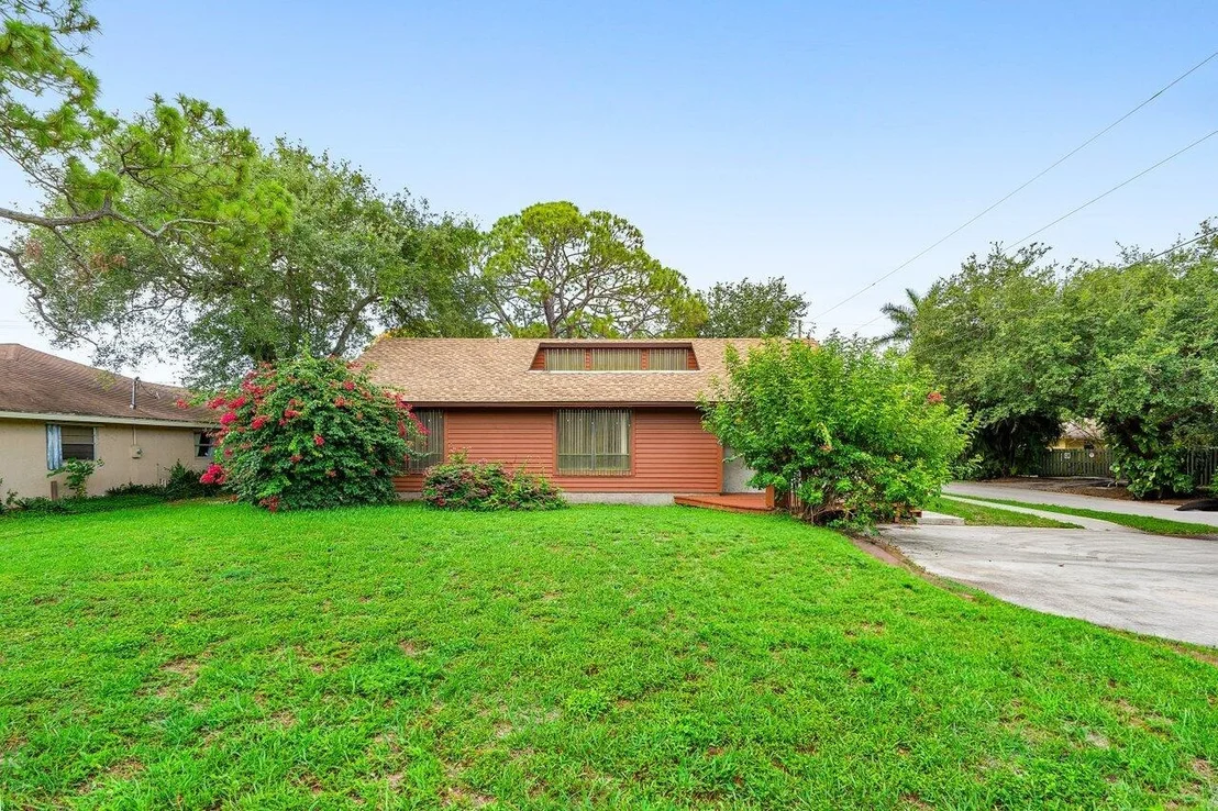 Photo of 4744 Dolphin Drive